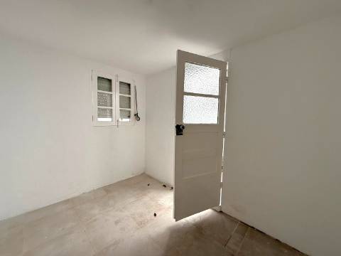 Moradia T2 para arrendar junto ao rio em Lordelo do Ouro