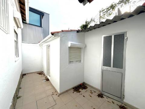 Moradia T2 para arrendar junto ao rio em Lordelo do Ouro