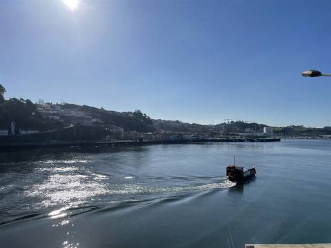 Moradia T2 para arrendar junto ao rio em Lordelo do Ouro