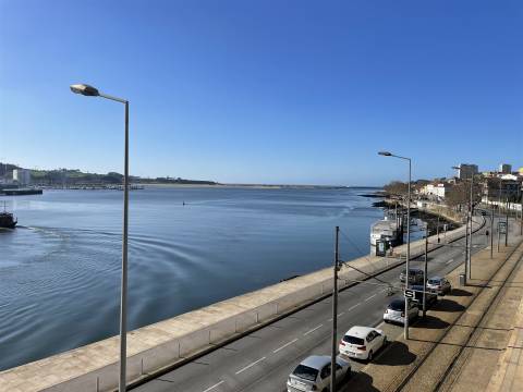 Moradia T2 para arrendar junto ao rio em Lordelo do Ouro