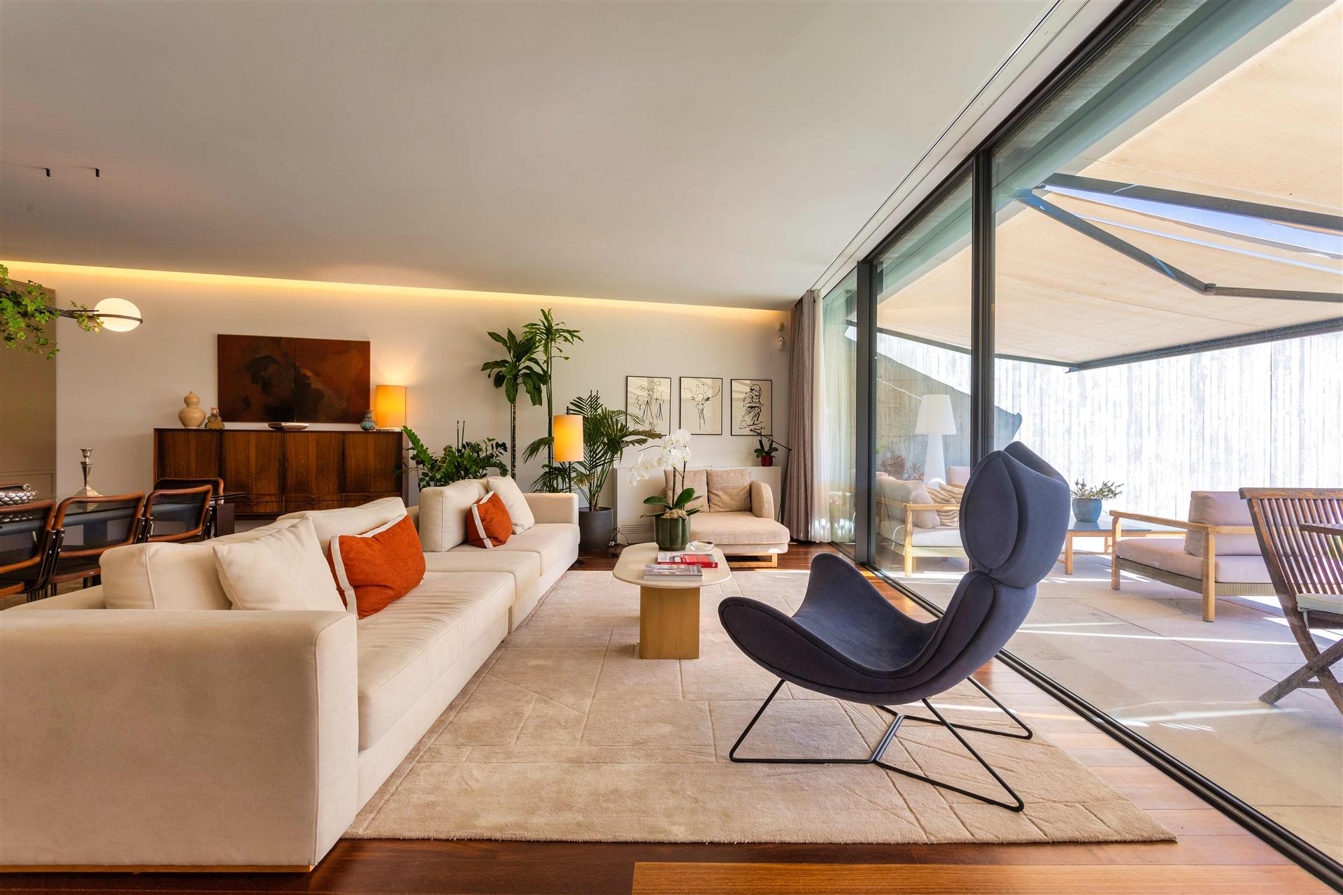 Moradia T5 c/ jardim e piscina no Pinheiro Manso