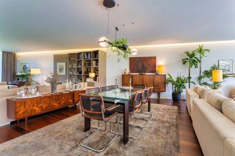 Moradia T5 c/ jardim e piscina no Pinheiro Manso