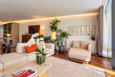 Moradia T5 c/ jardim e piscina no Pinheiro Manso