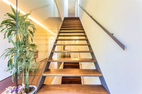 Moradia T5 c/ jardim e piscina no Pinheiro Manso