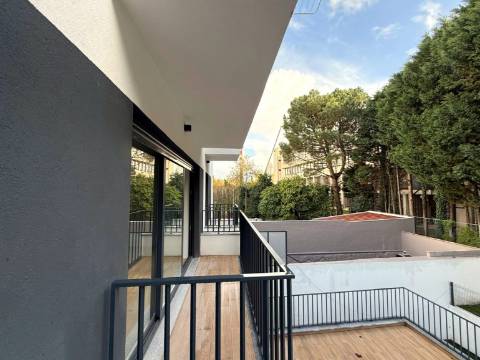 T2+1 novo c/ varanda p/ arrendar no Campo Alegre