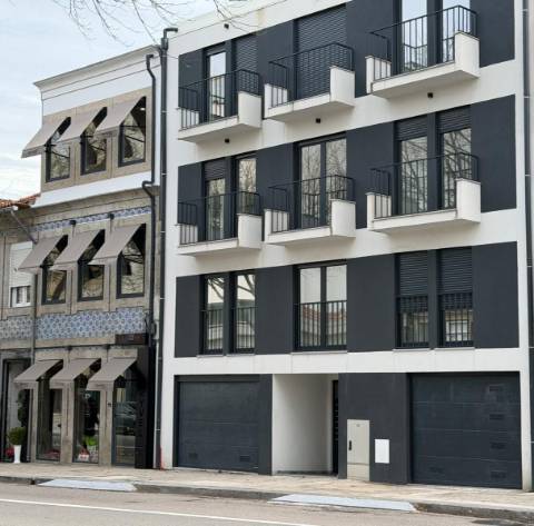 T2+1 novo c/ varanda p/ arrendar no Campo Alegre