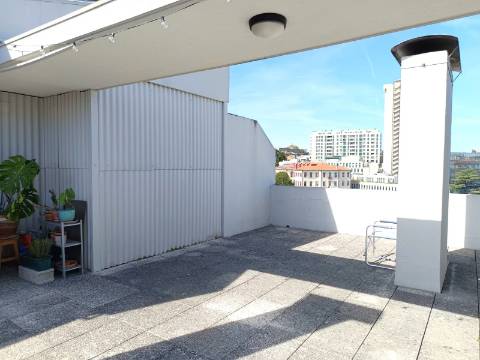 T0 c/ varanda renovado na baixa do Porto na Rua Fernandes Tomás