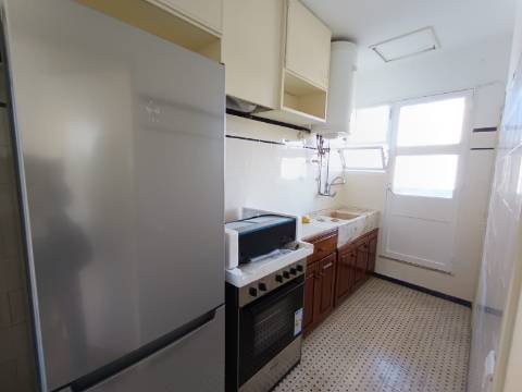 T0 c/ varanda renovado na baixa do Porto na Rua Fernandes Tomás