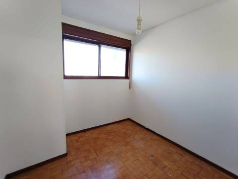 T0 c/ varanda renovado na baixa do Porto na Rua Fernandes Tomás