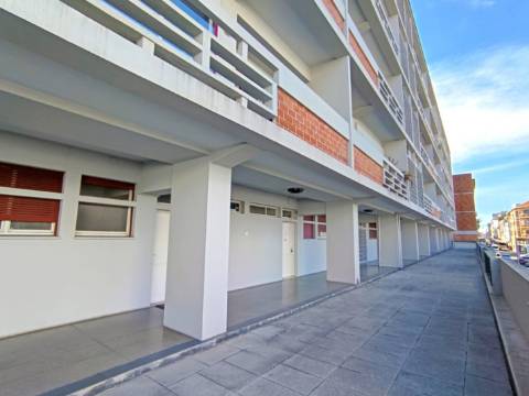 T0 c/ varanda renovado na baixa do Porto na Rua Fernandes Tomás