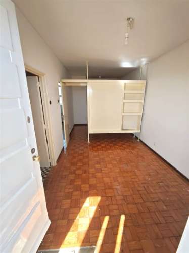 T0 c/ varanda renovado na baixa do Porto na Rua Fernandes Tomás