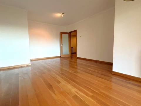 T1+1 c/ varanda nos Pinhais da Foz c/ Segurança 24h