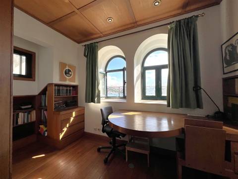 Escritório p/ arrendar na marginal do Porto