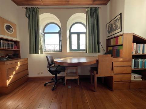 Escritório p/ arrendar na marginal do Porto