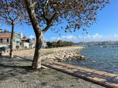 Moradia T2 para arrendar junto ao rio em Lordelo do Ouro