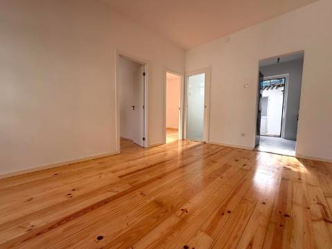 Moradia T2 para arrendar junto ao rio em Lordelo do Ouro