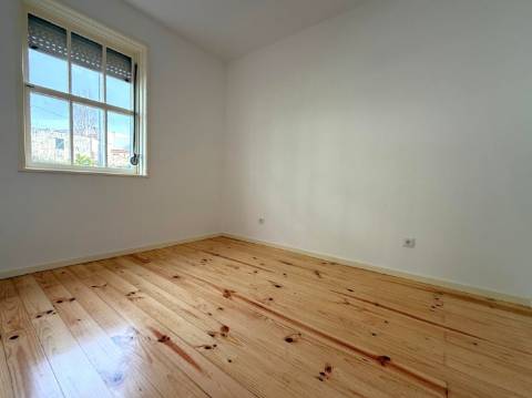 Moradia T2 para arrendar junto ao rio em Lordelo do Ouro