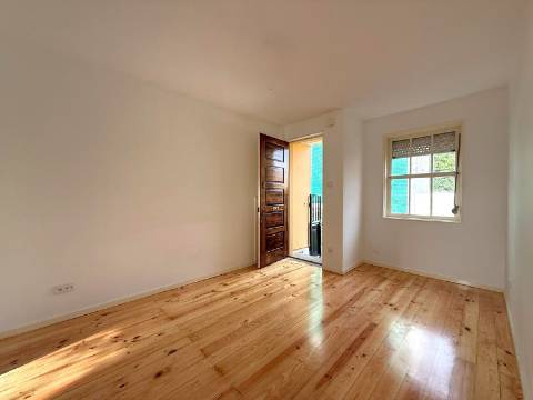 Moradia T2 para arrendar junto ao rio em Lordelo do Ouro