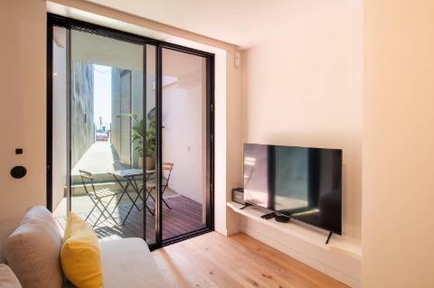 T0+2 de Luxo mobilado e totalmente equipado c/ pátio na Foz do Douro