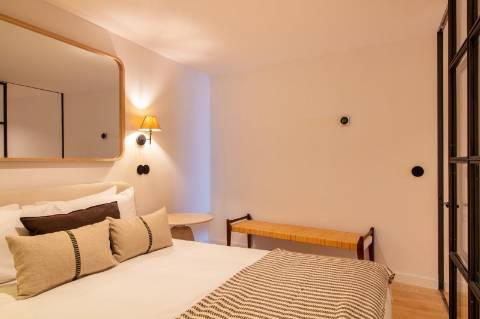 T0+2 de Luxo mobilado e totalmente equipado c/ pátio na Foz do Douro