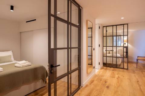 T0+2 de Luxo mobilado e totalmente equipado c/ pátio na Foz do Douro