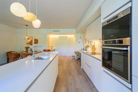 Apartamento T2 no 8.º Andar c/ Varanda Sul/Poente, Garagem e Arrumo em Ramalde