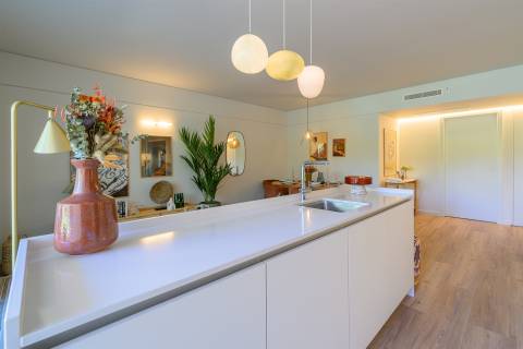 Apartamento T2 no 8.º Andar c/ Varanda Sul/Poente, Garagem e Arrumo em Ramalde