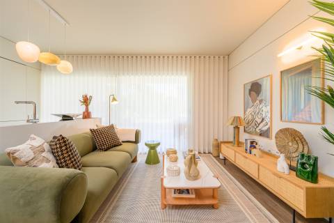 Apartamento T2 no 8.º Andar c/ Varanda Sul/Poente, Garagem e Arrumo em Ramalde