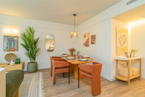 Apartamento T2 no 8.º Andar c/ Varanda Sul/Poente, Garagem e Arrumo em Ramalde