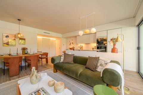 Apartamento T2 no 8.º Andar c/ Varanda Sul/Poente, Garagem e Arrumo em Ramalde