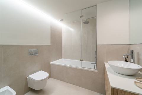 Apartamento T2 no 8.º Andar c/ Varanda Sul/Poente, Garagem e Arrumo em Ramalde