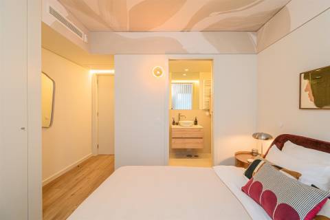 Apartamento T2 no 8.º Andar c/ Varanda Sul/Poente, Garagem e Arrumo em Ramalde