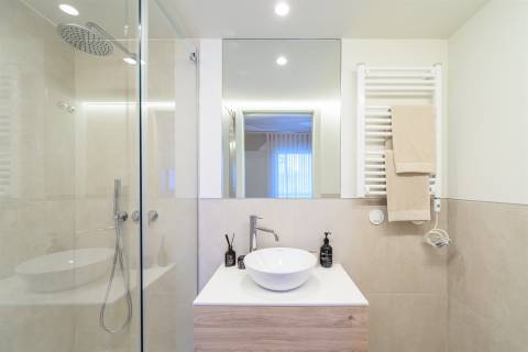 Apartamento T2 no 8.º Andar c/ Varanda Sul/Poente, Garagem e Arrumo em Ramalde