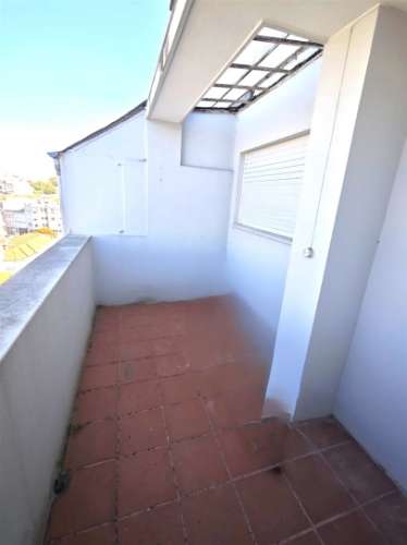 T0 c/ varanda renovado na baixa do Porto na Rua Fernandes Tomás