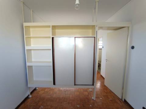 T0 c/ varanda renovado na baixa do Porto na Rua Fernandes Tomás