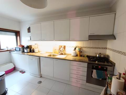 T1 para arrendamento na Maia | Equipado | Varanda e garagem