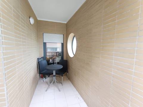 T1 para arrendamento na Maia | Equipado | Varanda e garagem