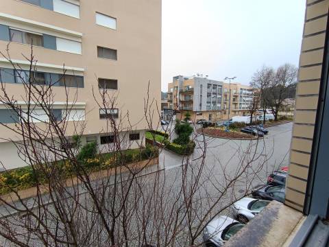 T1 para arrendamento na Maia | Equipado | Varanda e garagem