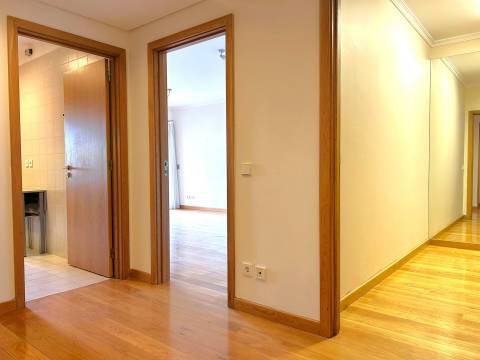 T1+1 c/ varanda nos Pinhais da Foz c/ Segurança 24h