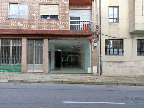 Loja p/ arrendar, à Boavista, com 150 m² – , Porto