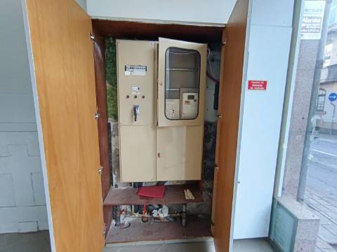 Loja p/ arrendar, à Boavista, com 150 m² – , Porto