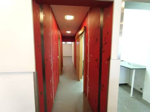 Loja p/ arrendar, à Boavista, com 150 m² – , Porto