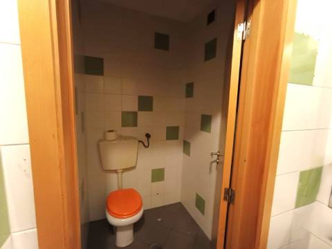 Loja p/ arrendar, à Boavista, com 150 m² – , Porto