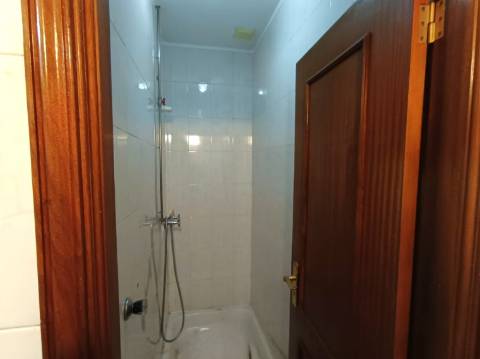 Loja p/ arrendar, à Boavista, com 150 m² – , Porto