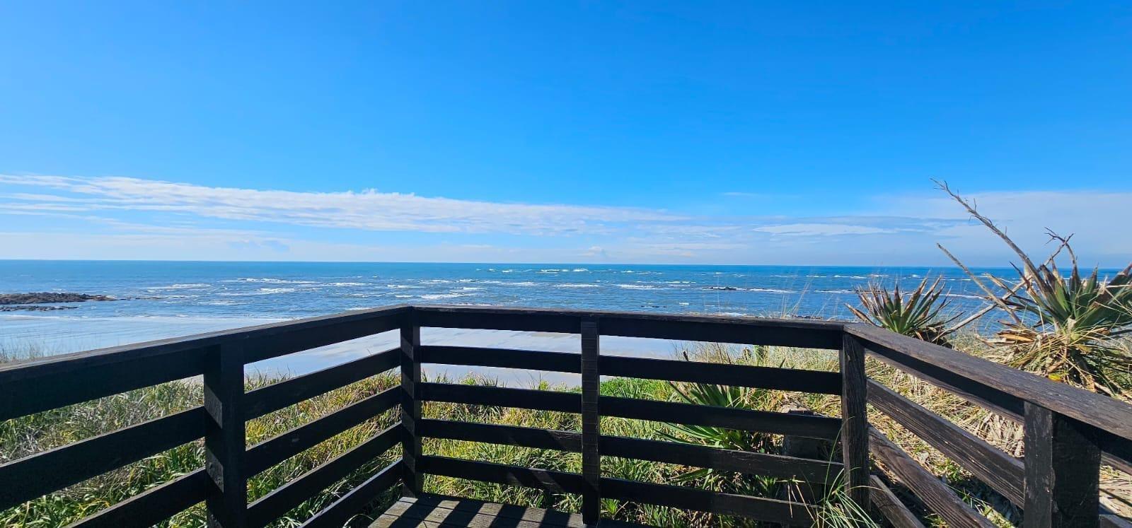 Moradia T5, de luxo, absolutamente única, implantada sobre o mar