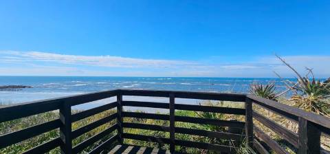 Moradia T5, de luxo, absolutamente única, implantada sobre o mar