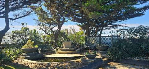 Moradia T5, de luxo, absolutamente única, implantada sobre o mar