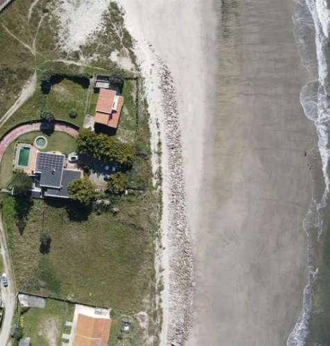 Moradia T5, de luxo, absolutamente única, implantada sobre o mar