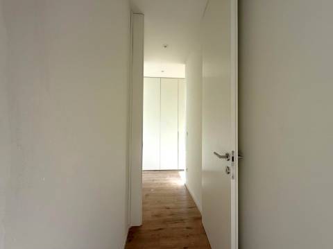 T2 remodelado e equipado c/ alpendre no Porto