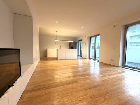 Moradia T3 remodelada no coração da Foz do Douro